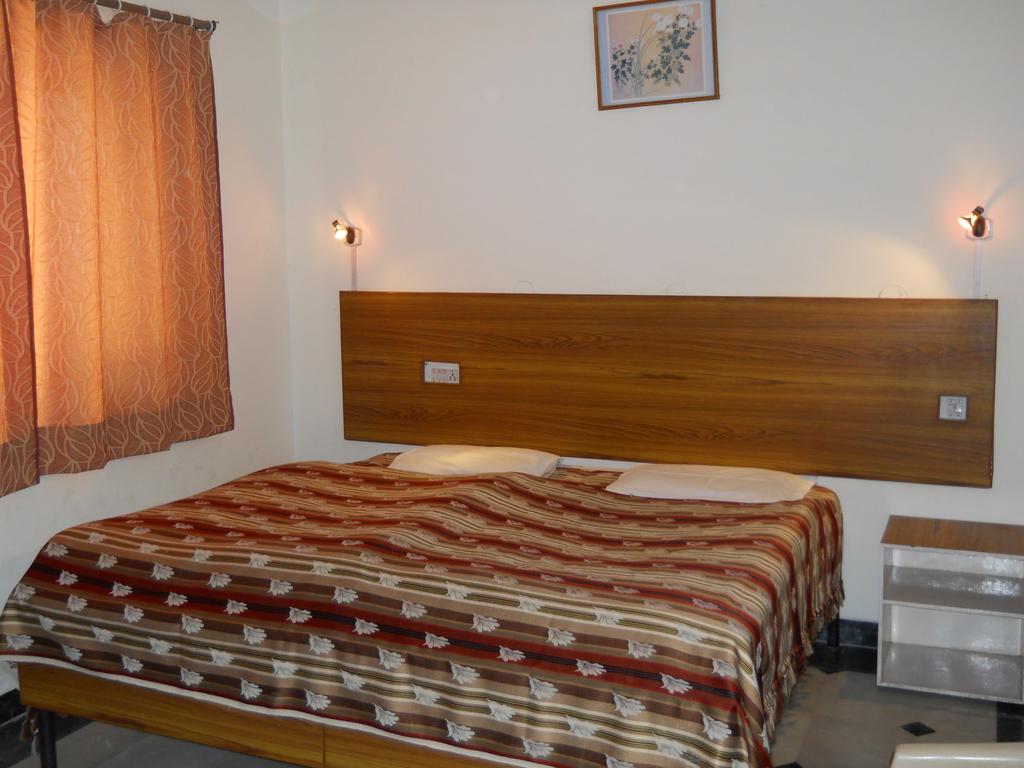 Hotel Sukhsadan Dehradun Rom bilde